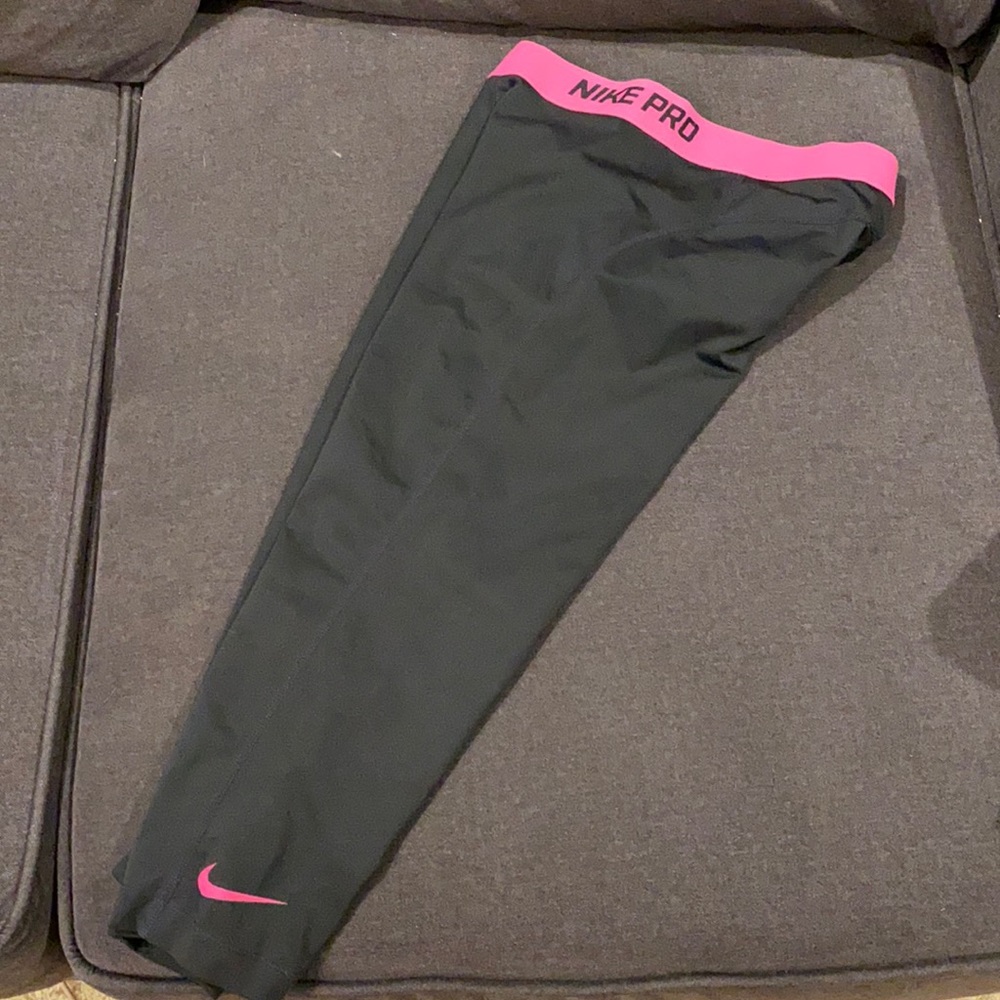 Nike Pro capris- Medium